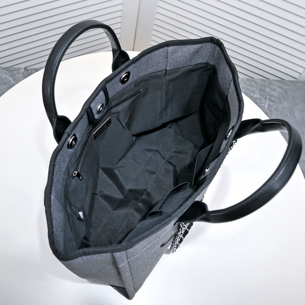 シャネルバッグ着用イメージ